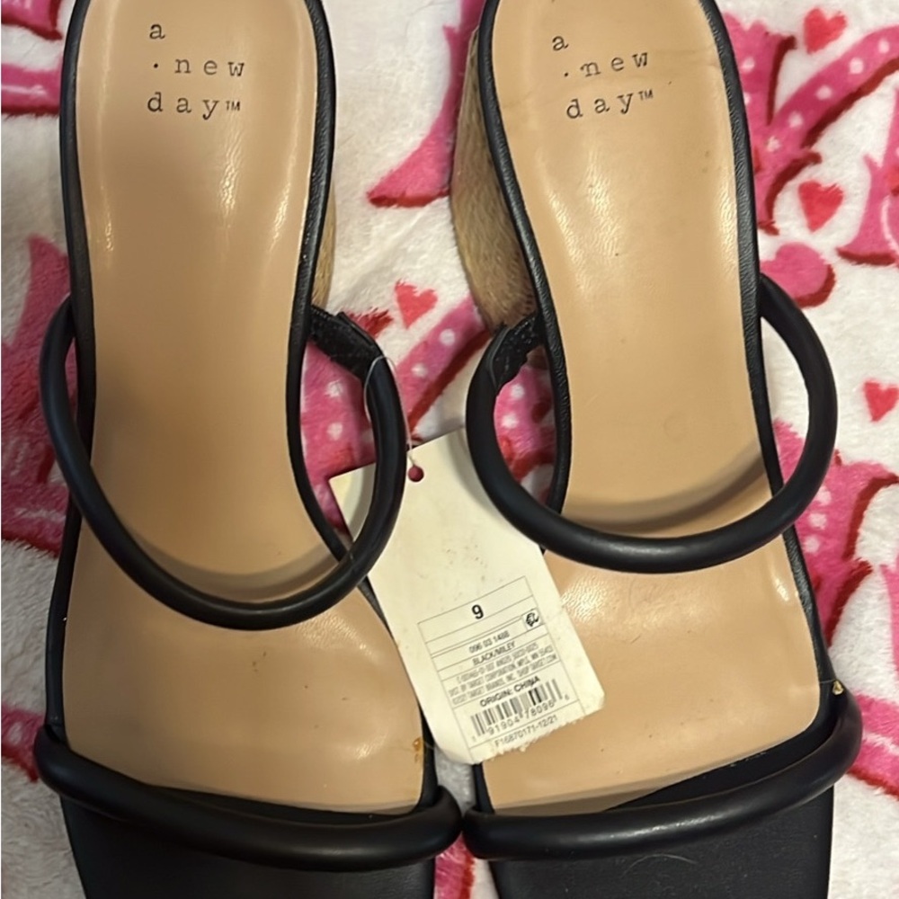 A NEW DAY SANDALS - Picture 5 of 7